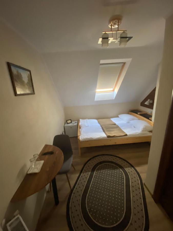 Gradics Panzio Hotel Siculeni Buitenkant foto