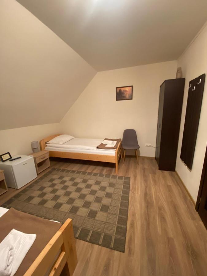 Gradics Panzio Hotel Siculeni Buitenkant foto